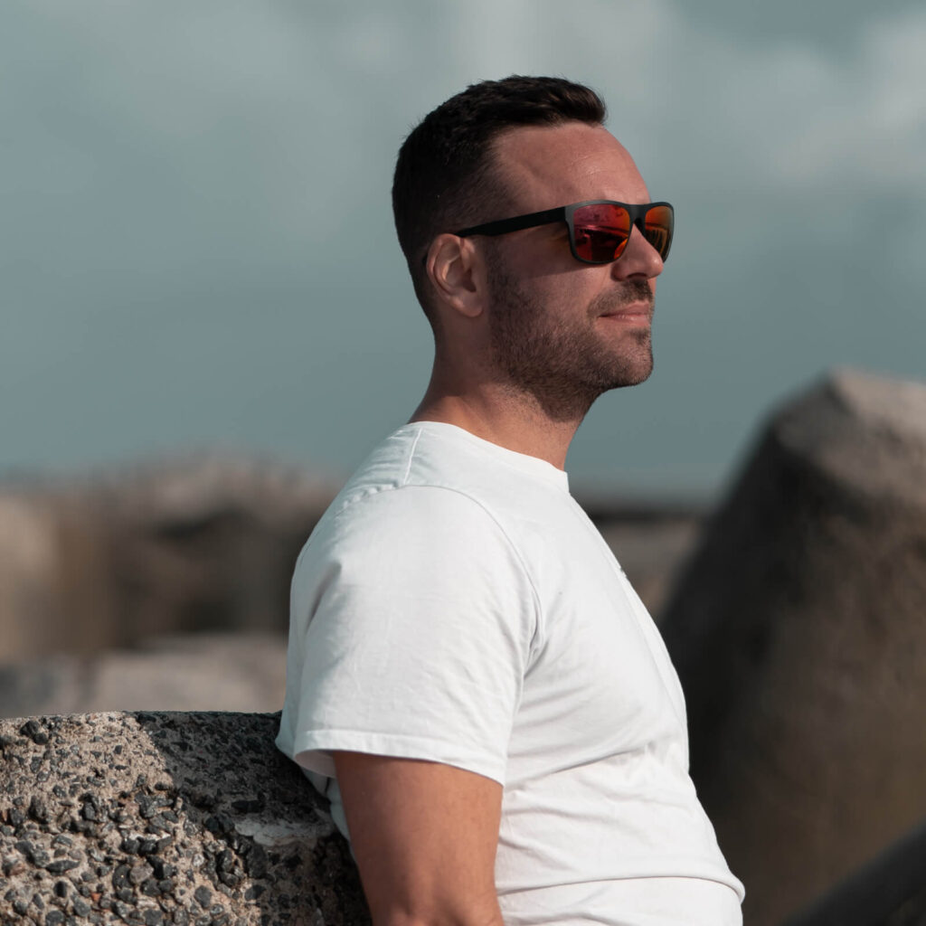 Authentisches Portrait - ausdrucksstark - Mann mit Sonnenbrille