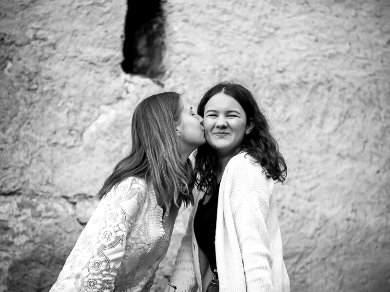 Sensible Freundinnen-Fotos in Hankensbüttel - Mädels mit freundschaftlichem Wangenkuss