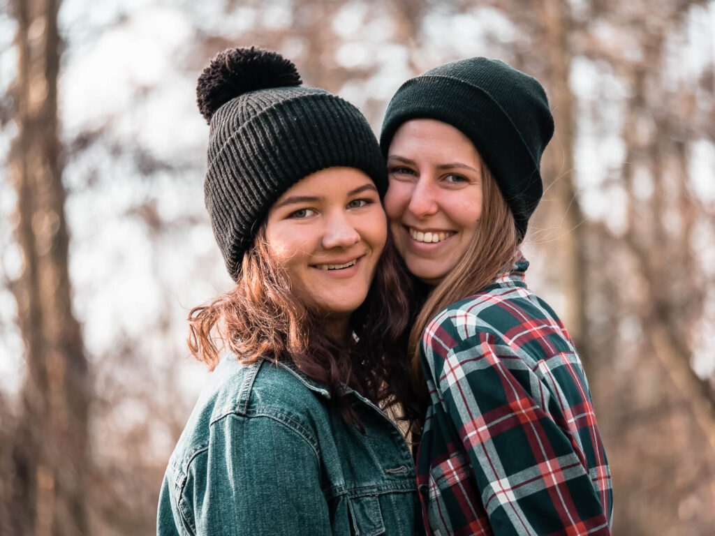 Freundinnenshooting Hankensbüttel - 2 Mädchen mit Mütze