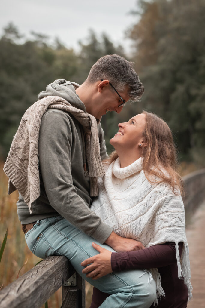 Foto eines verliebten Paares, in einem Moment der Nähe