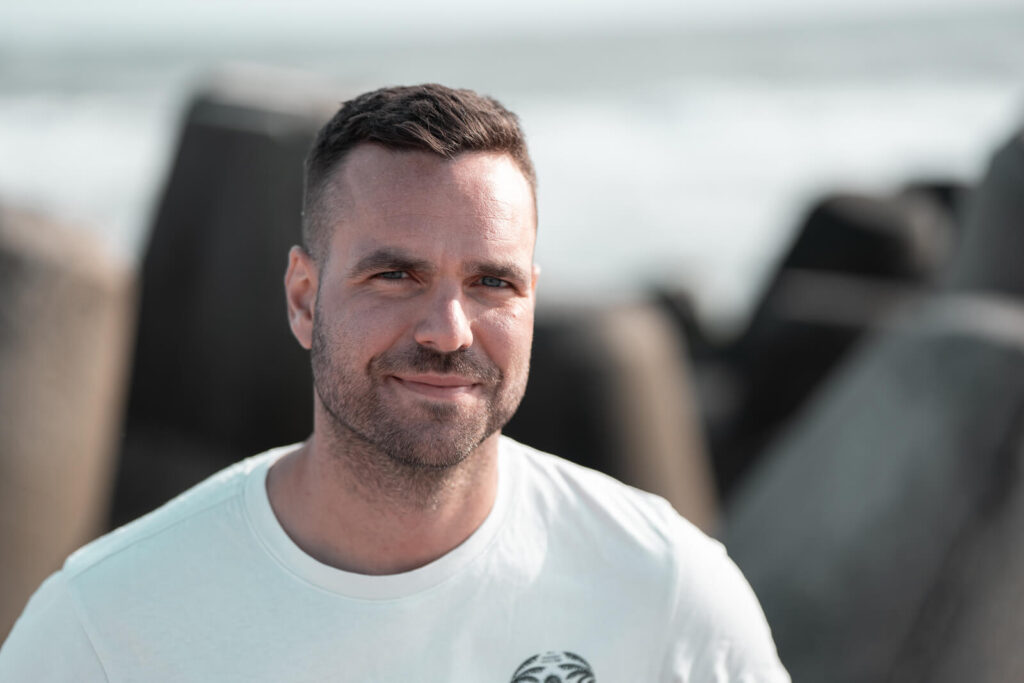 Portraitshooting Hankensbüttel - Mann mit freundlichem Blick in die Kamera