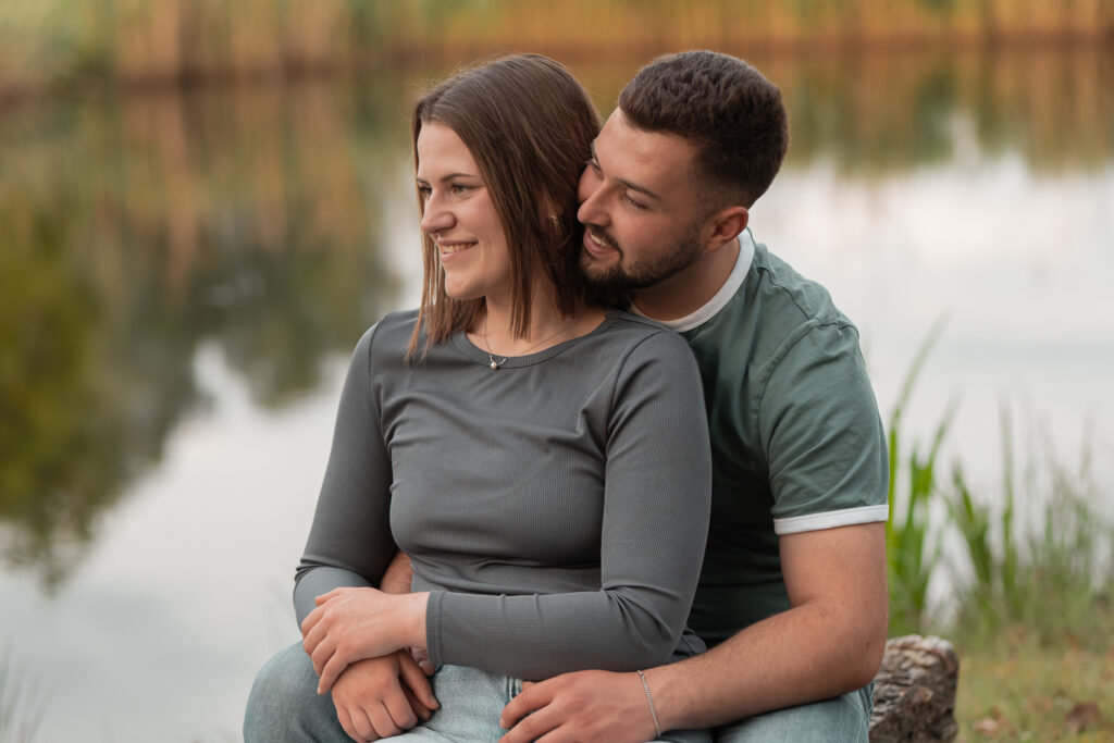 Paarshooting - romantischer Moment am See
